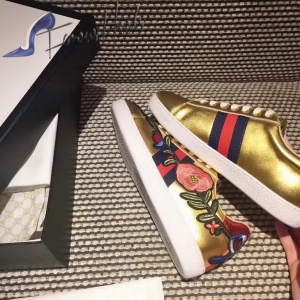 Gucci Ace embroidered low-top sneaker gold